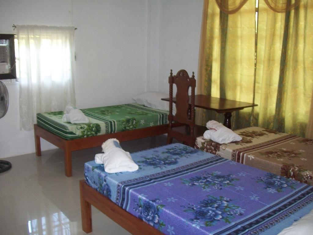 Charm Guest House Puerto Princesa Oda fotoğraf